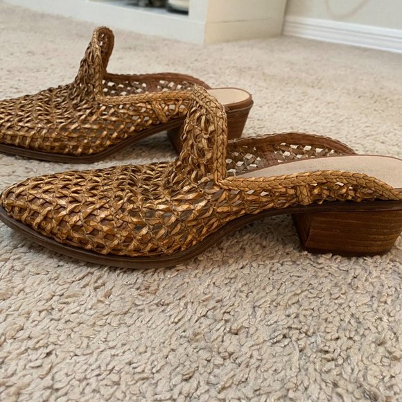 Chinese Laundry Mayflower Woven Sandal/Mule - Picture 5 of 10